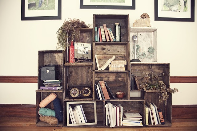 Find more details to make DIY Crate Bookcase .