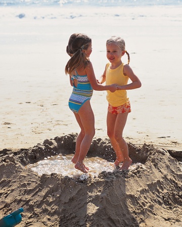 make a water pond on beach