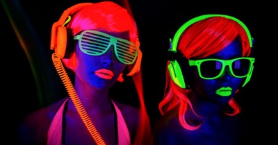 How-To-Have-A-Glow-Party-At-Home-nye