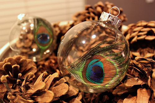 diy-peacock-feather-christmas-ornament