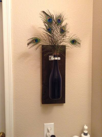 real-peacock-feathers-in-vase