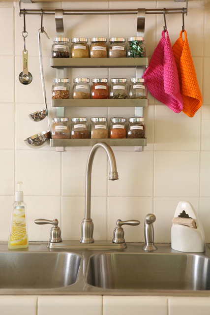 hanging-spice-rack-storing-organizer