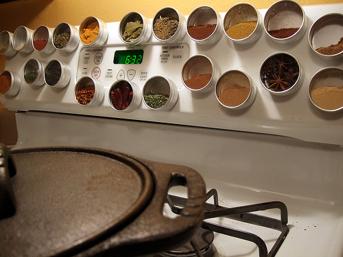 magnetic-spice-stove-storage-organizer