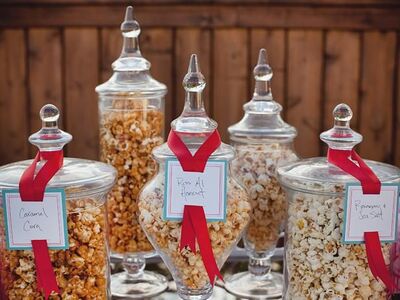 party-snack-in-apothecary-jars