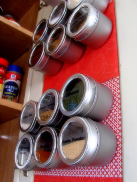 stroring-spices-on-cabinet-door-organizer
