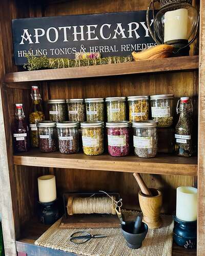 tea-and-herbs-apothecary-jars