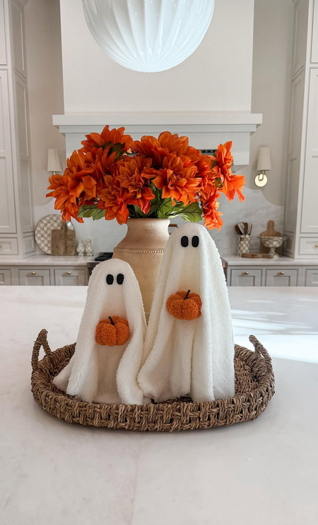DIY-Sherpa-Ghosts-cute-fall-decoration-ideas