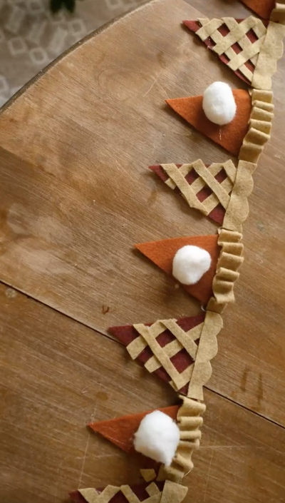 thanksgiving-crafts-pumpkin-pie-garland-diy