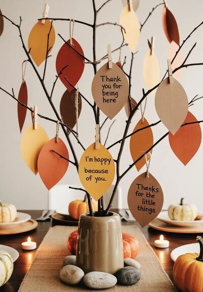 thanksgiving-gratitude-tree-twigs-paper-leaves-messages