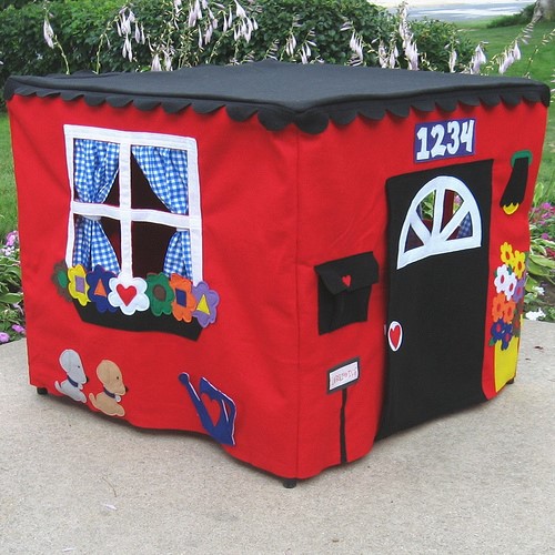 Outdoor-DIY-construct-playhouse