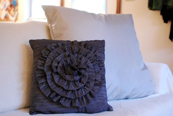 ruffled pillow tutorial