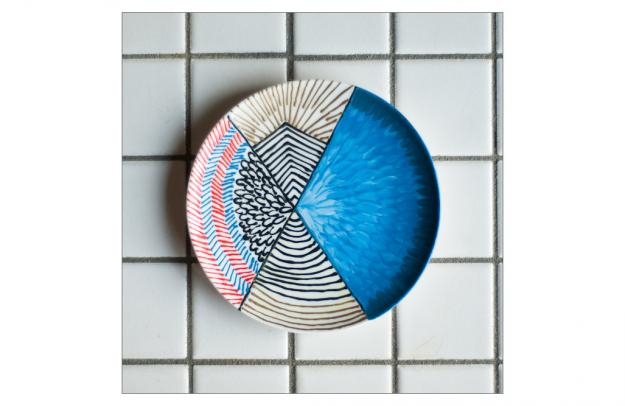 DIY-GLASS-PAINTING-PLATES