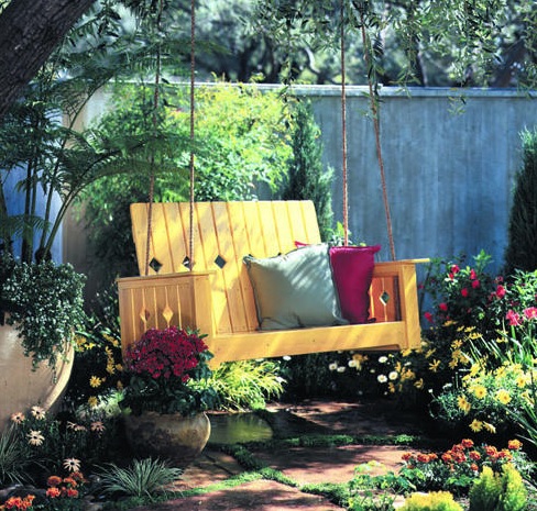 DIY-pallet-garden-swing