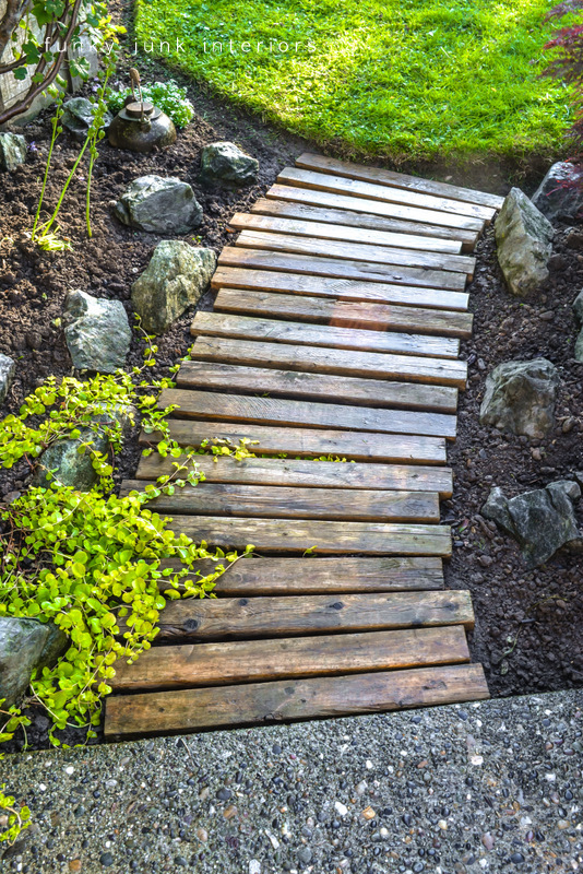 DIY-pallet-pathway