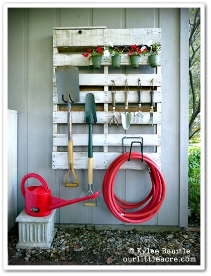 DIY-pallet-tool-organizer