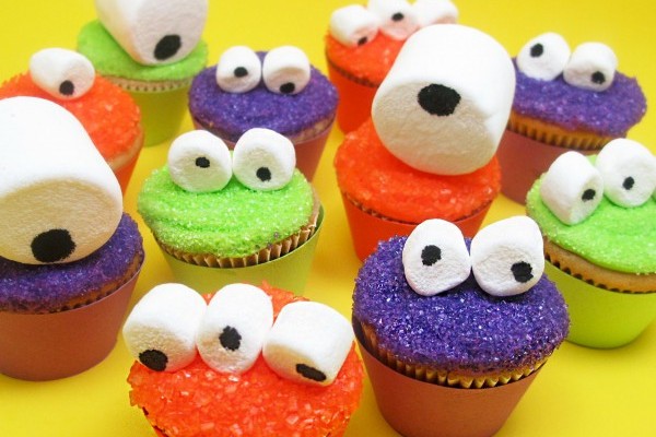 Halloween cupcake monsters