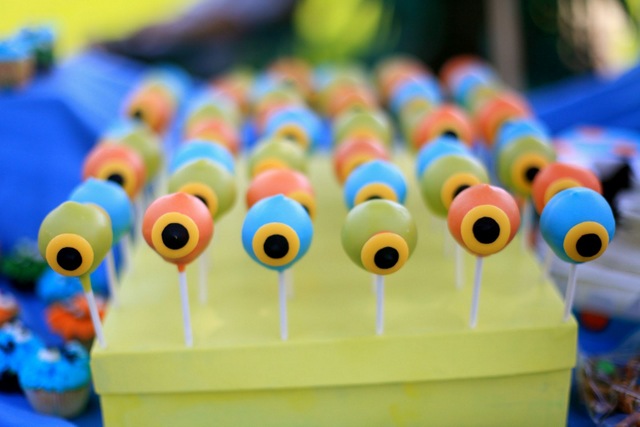 kids eyeball cake pops