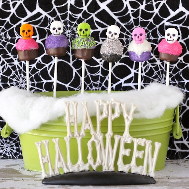 skull cake pops