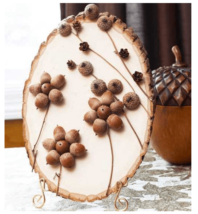 DIY-acorn-art-on-wood-slice-diy-acorn-crafts