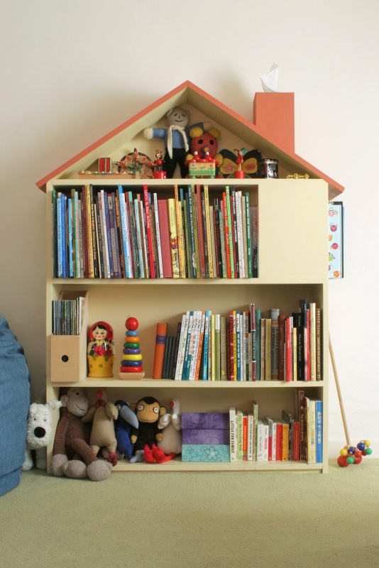 DIY house bookshelf