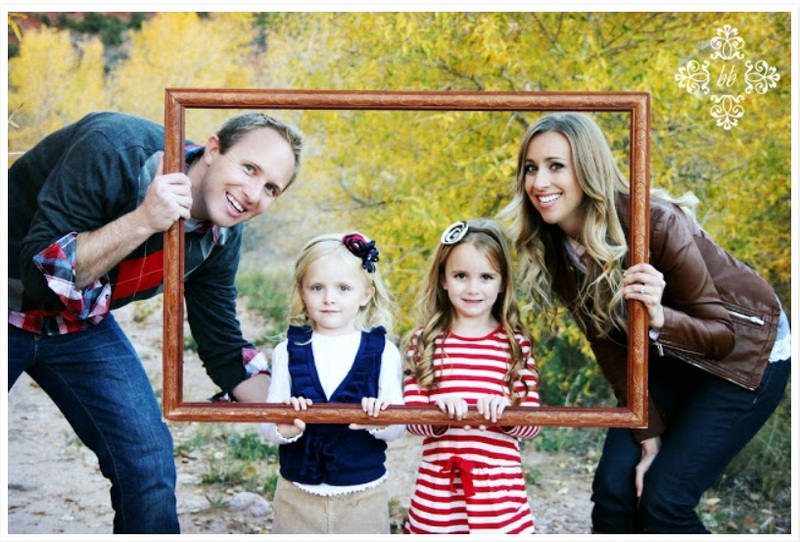 Family-photo-using-large-frame