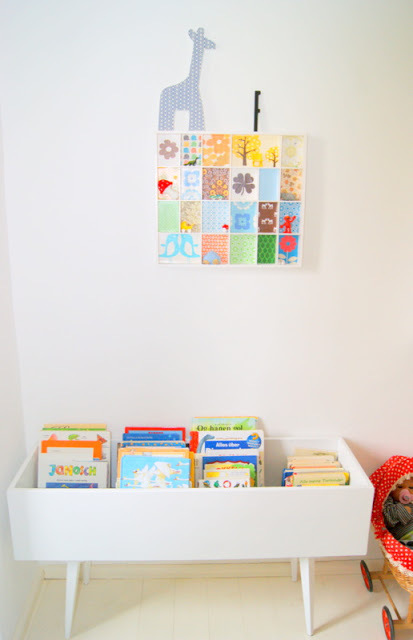 kids books display table