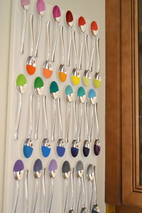 plastic-spoons-kitchen-wall-art