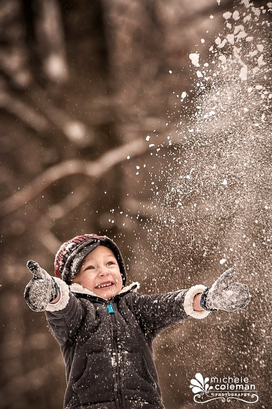 Kids love snowfall photo idea