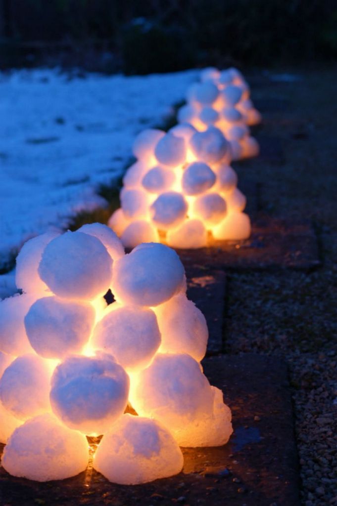 DIY-outdoor-lights-using-snow-balls