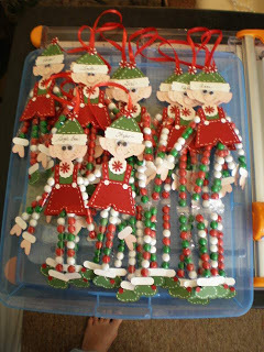 elf-crafts-legs-candy