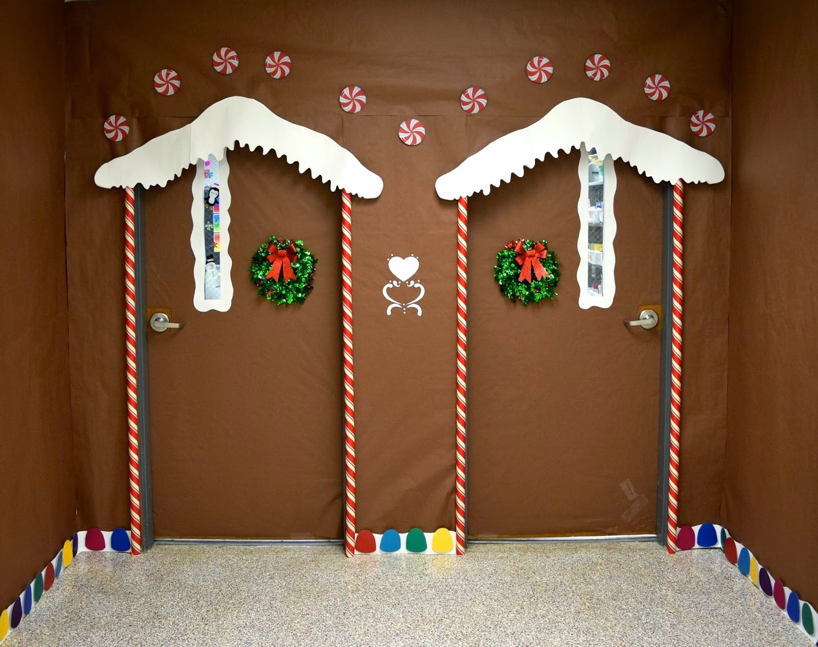 Twin-gingerbread-house-christmas-door