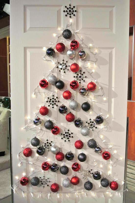 30 Impressive Holiday Door Decorations Unusual Ideas - Craftionary