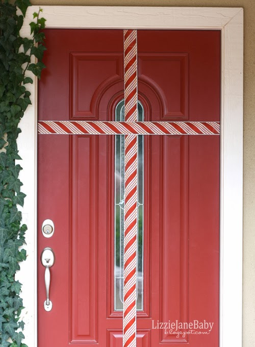 gift-wrapped-christmas-door