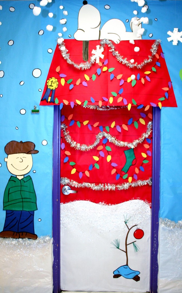Snoopy-winter-door-decoration