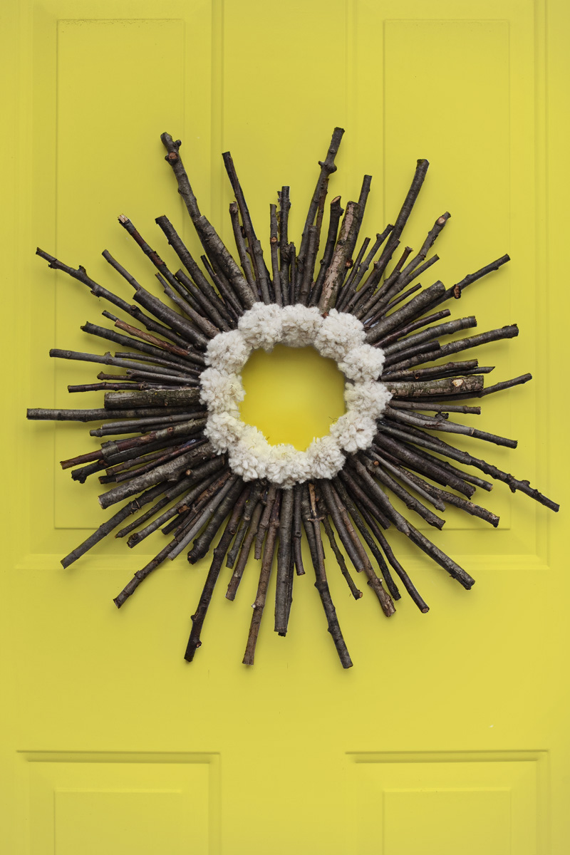 wreath-with-pom-pom