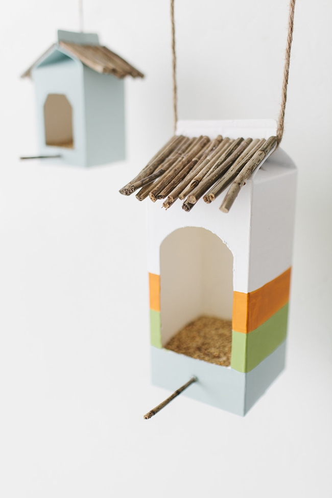 DIY-milk-carton-bird-feeder