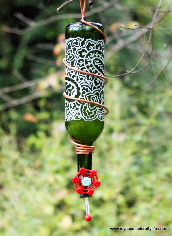 topsy-turvy-wine-bottle-bird-feeder