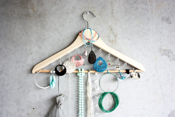 coat-hanger-jewelry-organizers