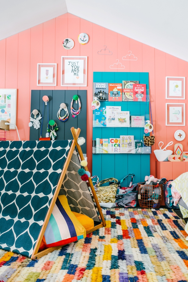 kids-colorful-bedrooms-organizing-pink-walls-bright-kids-bedroom-organization