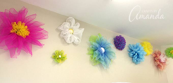 DIY-tulle-fabric-wall-flowers