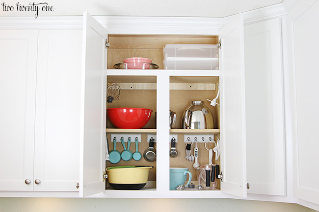 organized-baking-cabinet