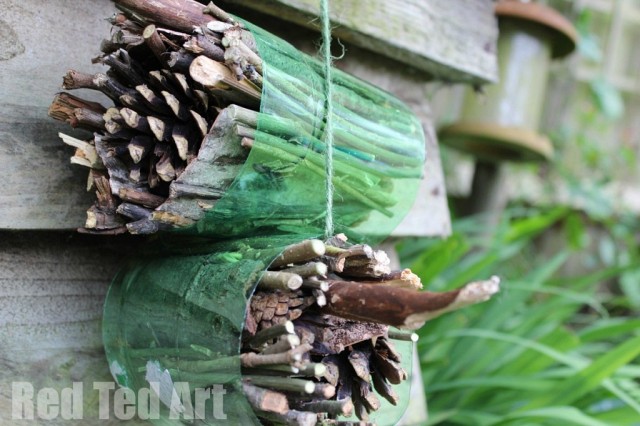 Simple-Bug-Hotel-for-kids-using-plastic-bottles