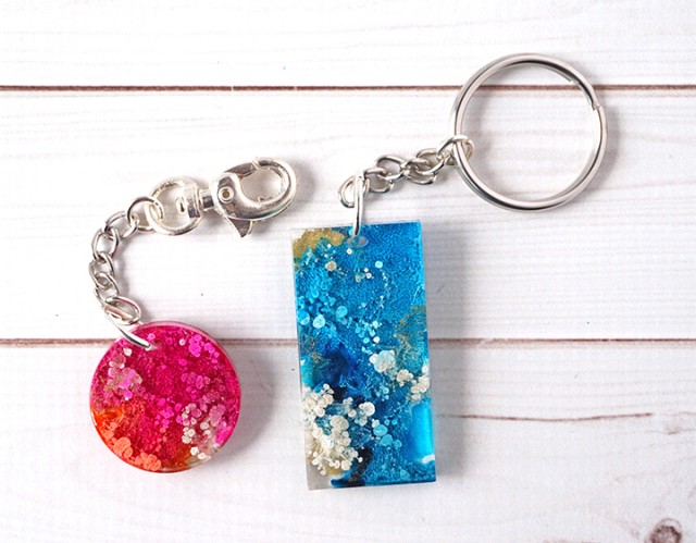 alcohol-Ink-epoxy-resin-Keychains