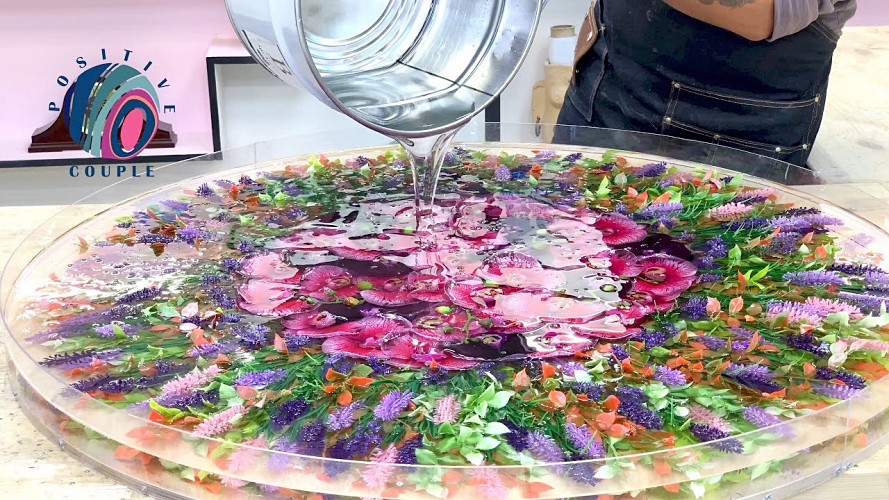 amazing-table-of-flowers-and-epoxy-resins-epoxy-resin-projects