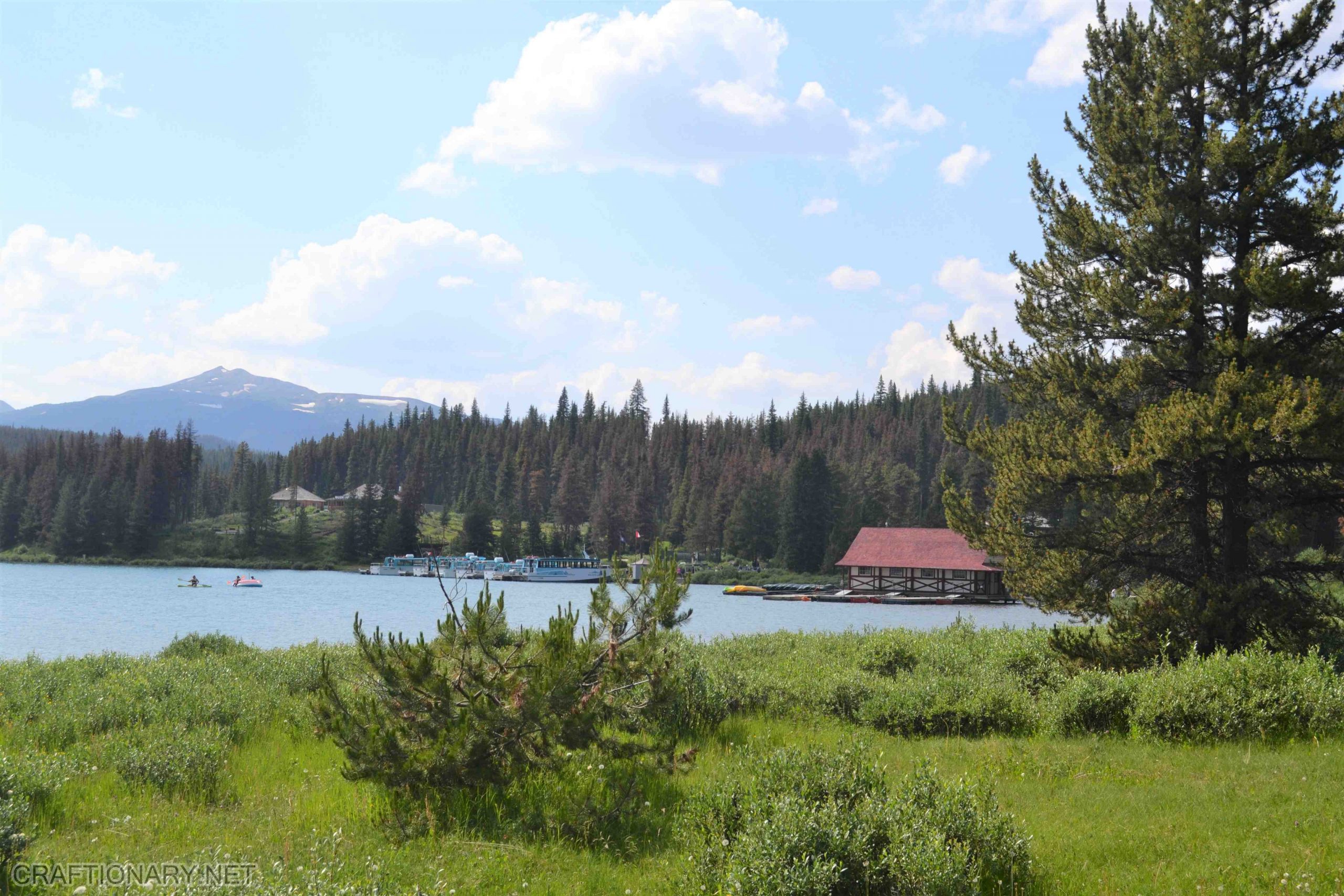 maligne-lake-maligne-valley-jasper-canada