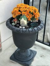 front-porch-fall-planter-diy-idea