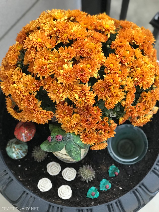 front-porch-fall-planter-fairy-garden-bird-bath-2021