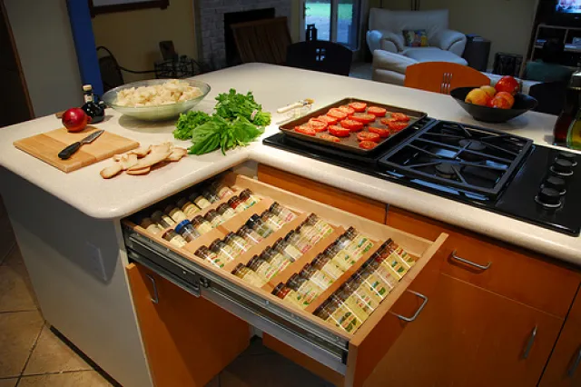 drawer-organizing-spices-rack