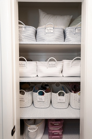 linen-closet-organization