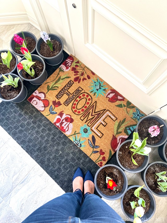 Spray Painted Door Mats - Organize and Decorate Everything